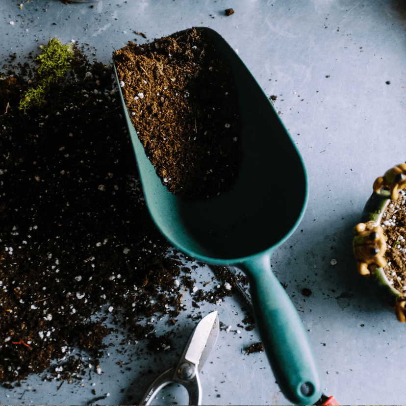 Pás e enxadas para jardinagem